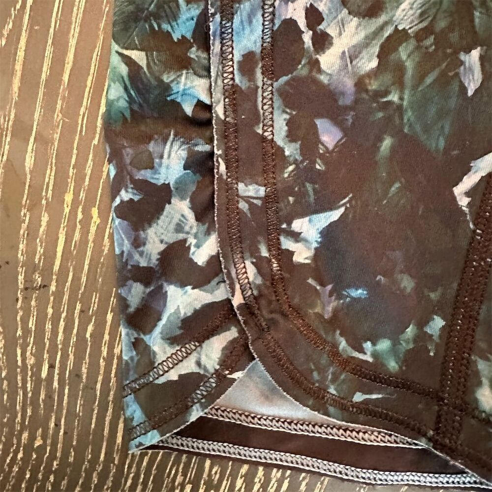 Lululemon Top Speed Crop Leggings Blue Floral Moisture-Wicking Size 6 Women - Picture 4 of 9
